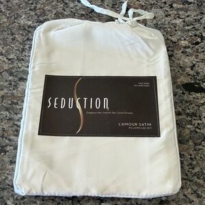 L'Amour Satin Pillowcase Set - White